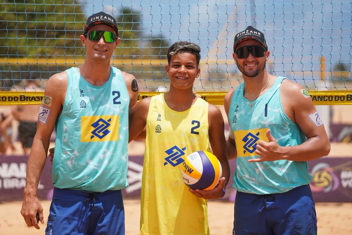 Presente e futuro! 💪👊

André e George venceram o Top 12 da etapa de João Pessoa do Circuito Brasileiro de vôlei de praia.

#Volei #voleibrasil #voleidepraia #CircuitoBrasileiro #JoãoPessoa #BancodoBrasil #TamoJuntoNesseGame #MikasaBrasil #PraTudoQueVocêImaginar