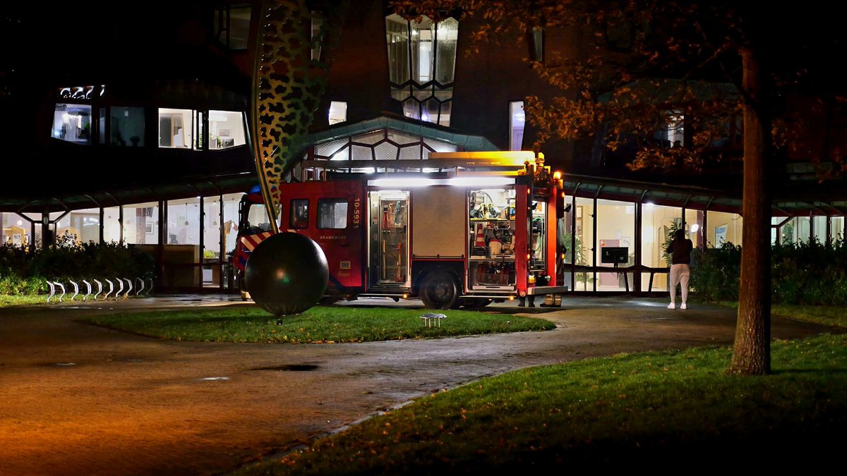 GLOCALmedia112's tweet image. DEN BURG - Zondagavond ging het automatische brandmeldsysteem af in het gemeentehuis aan de Emmalaan. Elektra brandlucht... Brandweer voorkomt erger. 

#glocalmedia #prio1 #texel
