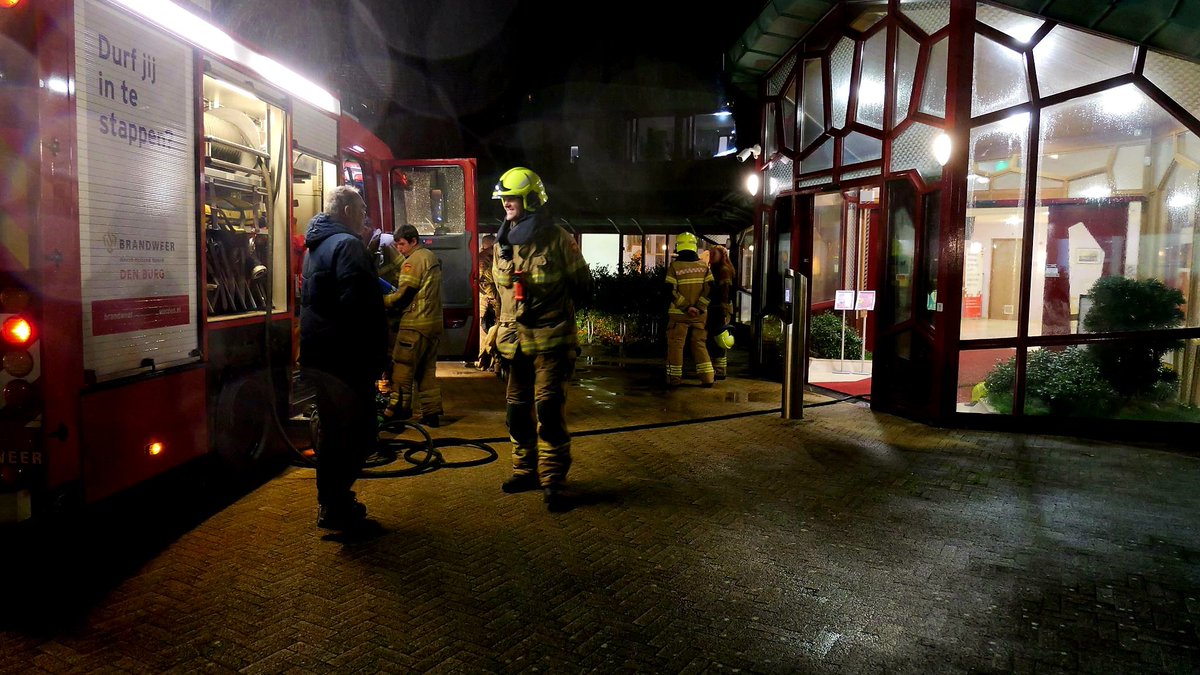 GLOCALmedia112's tweet image. DEN BURG - Zondagavond ging het automatische brandmeldsysteem af in het gemeentehuis aan de Emmalaan. Elektra brandlucht... Brandweer voorkomt erger. 

#glocalmedia #prio1 #texel