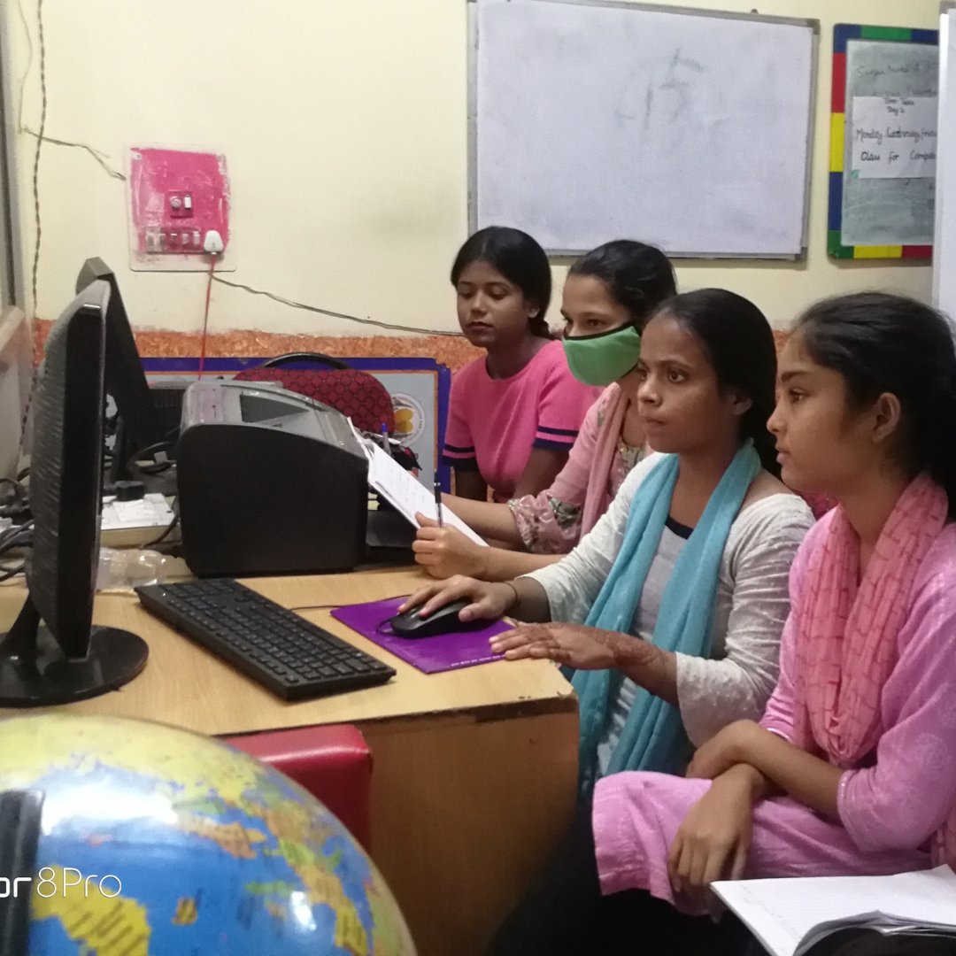 Empowering dreams through every click. 

Witness the joy of knowledge as students at our NGO immerse themselves in computer classes. 
.
.
.
.
.
.
.
#nationalngo #ngo #computerclasses #DigitalEmpowerment #EducationMatters