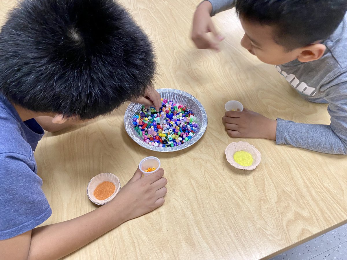 ArtmommaJohnson's tweet photo. Second graders “baked” their own pies by substituting Art supplies for edible ingredients. Our dough was model magic, fruit-beads, sugar- colored sand. We loved pretending to be bakers and even making a lattice crust!
#aacpsARTgrows
#AACPSAwesome
#AACPSVisualArts
#GBParkAACPS https://t.co/TGipnaqKZ1