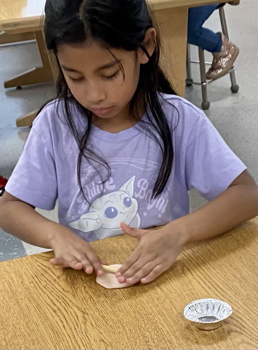 ArtmommaJohnson's tweet photo. Second graders “baked” their own pies by substituting Art supplies for edible ingredients. Our dough was model magic, fruit-beads, sugar- colored sand. We loved pretending to be bakers and even making a lattice crust!
#aacpsARTgrows
#AACPSAwesome
#AACPSVisualArts
#GBParkAACPS https://t.co/TGipnaqKZ1