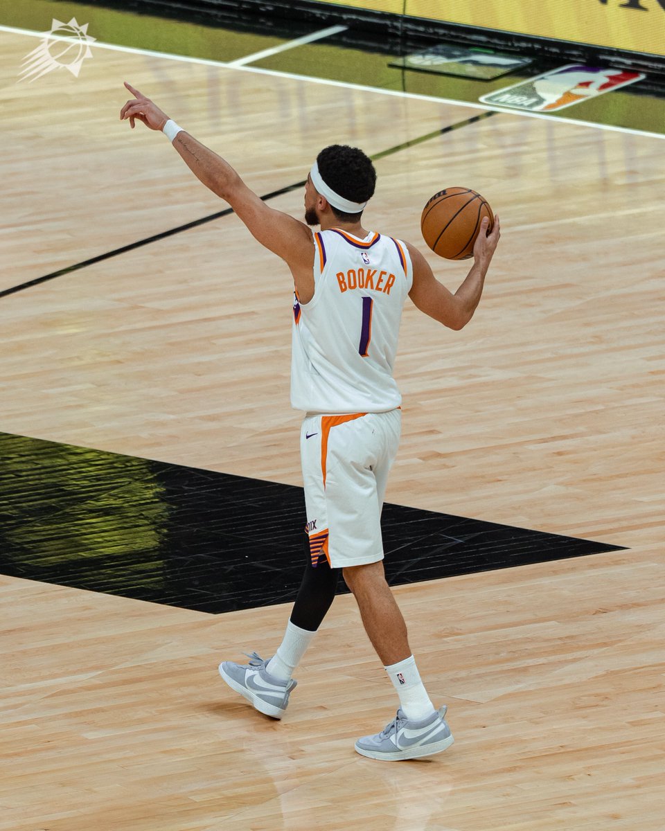 Suns's tweet photo. Tonight's numbers 📊📊:

Durant: 39 PTS, 10 AST, 8 REB, 2 STL, 2 BLK
Booker: 26 PTS, 8 AST, 5 REB
Gordon: 20 PTS, 6 AST, 5 REB, 2 STL, 2 BLK, 5 3PT
Nurkić: 18 PTS, 12 REB, 2 BLK
Allen: 14 PTS, 4 REB, 3 AST, 3 3PT
Little: 10 PTS, 3 REB, 2 AST, 3 BLK
Okogie: 3 PTS, 3 REB, 3 STL https://t.co/2pRTs3tYbO
