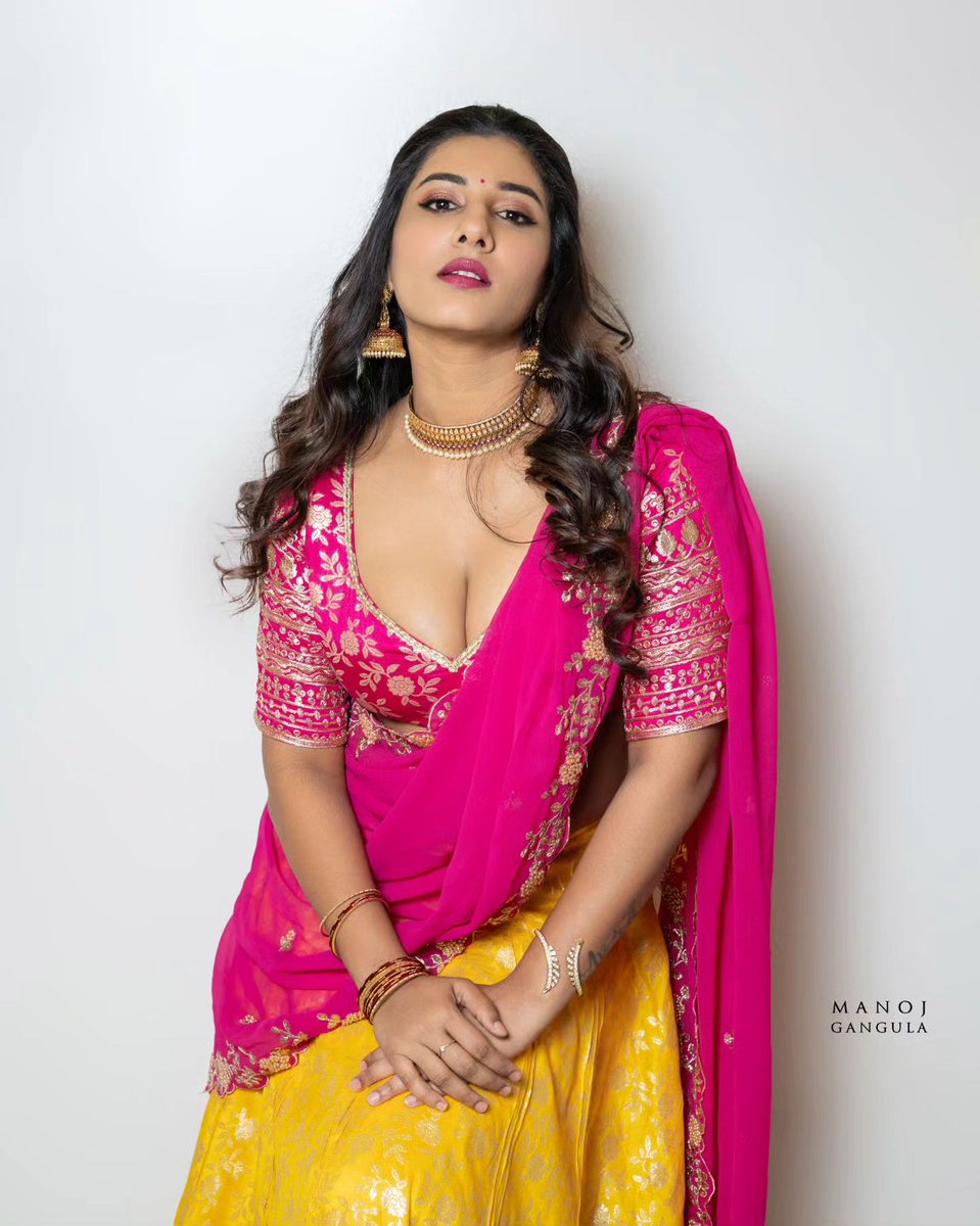 PriyaBhimaneni's tweet photo. Kinni Soni 🩷💛 https://t.co/TYdv0K1htj