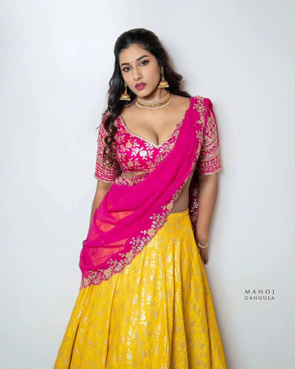 PriyaBhimaneni's tweet photo. Kinni Soni 🩷💛 https://t.co/TYdv0K1htj