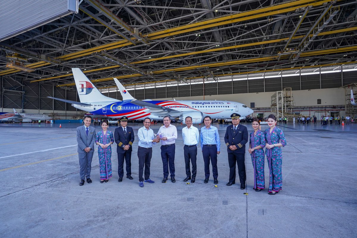 Malaysia Airlines tweet media