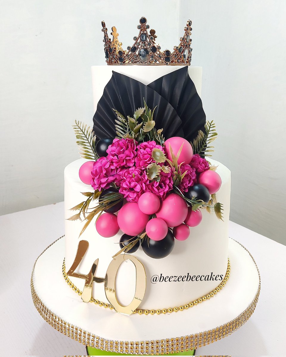 beezeebeecakes's tweet photo. Fit for a queen @ 40. 

#cakes 
#cakesinasaba
#asabacakevendor
#ImACelebrity https://t.co/qPRUQe6pck