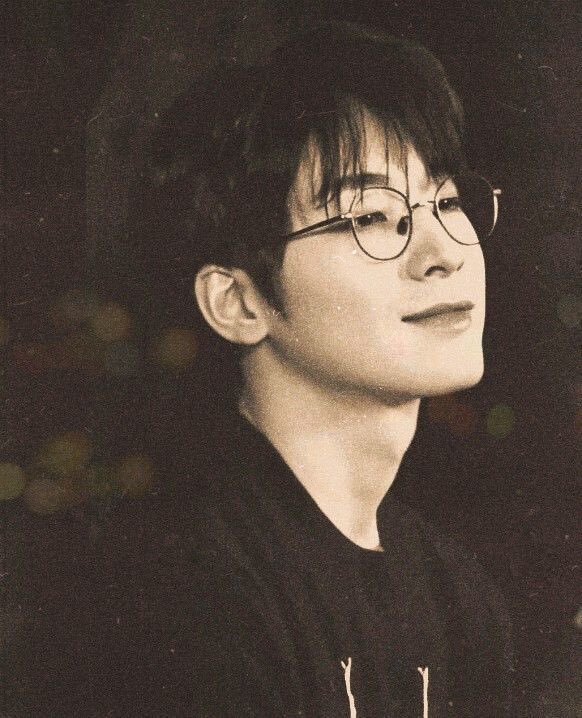 wwlake's tweet photo. 이럴수가
“그” 원우 https://t.co/8OoquTyqgb