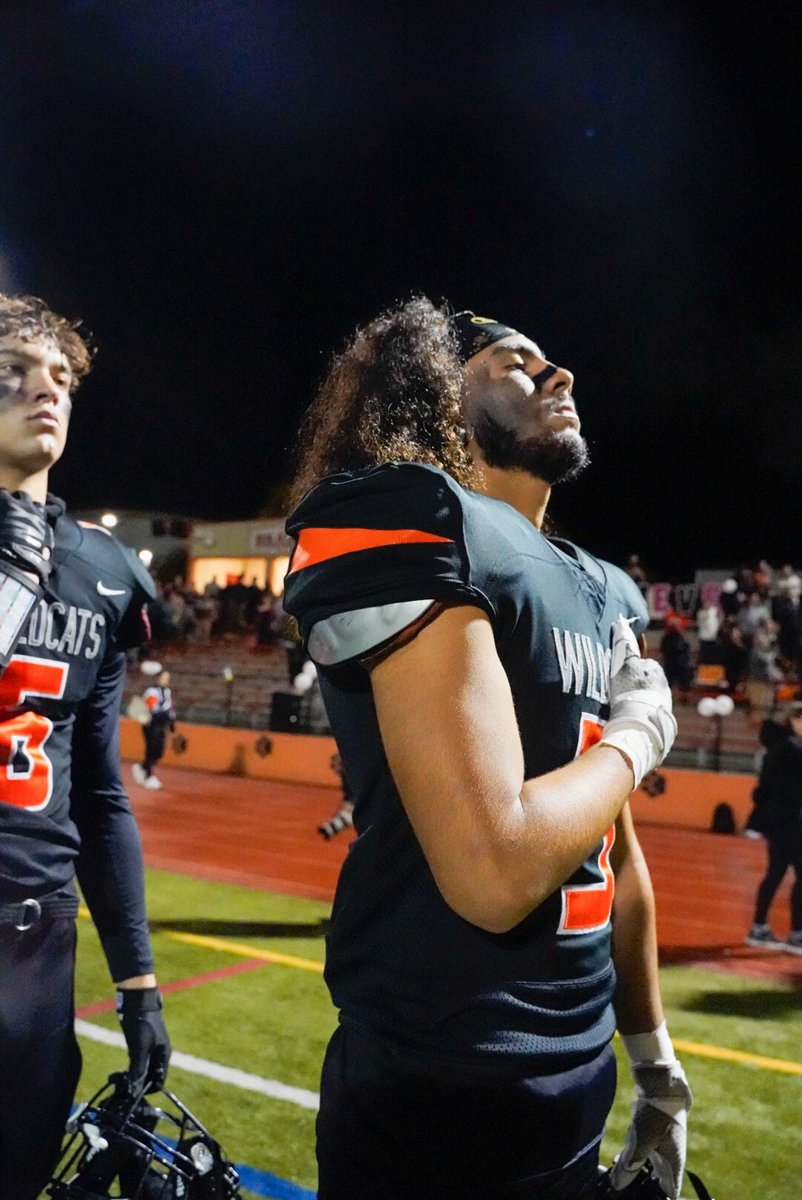 _dlucio's tweet photo. An absolute amazing 4 years at Woodside playing Football. Creating brothers and lifetime bonds. Including the great coaching and the knowledge they have fulfilled me with to be a great teammate and player. Going to miss it all. #5 signing out🖤🧡@masonjfurtado @coachjbowie https://t.co/sjotjYNmG0