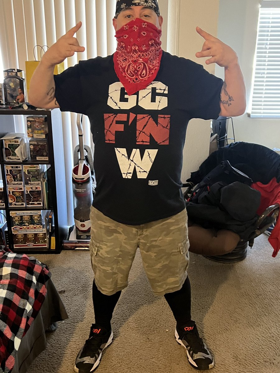 JoeyJohnela's tweet photo. There’s something special when you hear the opening chords of For Whom The Bells Toll. I get so hyped and start bouncing. Then when @thekingnickgage came out last night and he sees me dressed up as him it was a cooler moment then the last time he was at @defyNW #MDKALLDAY https://t.co/8DOzNR4ZgG