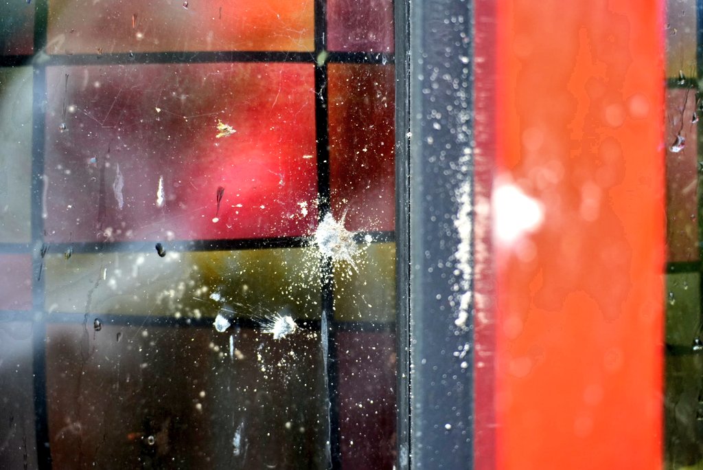 GLOCALmedia112's tweet image. SCHAGEN - Inslag in woning op de Reigershof van volgens de politie mogelijk een luchtbuks Ook een moedwillig bekrast voertuig. Houden beide incidenten met elkaar verband? 
Link in de reacties 👇 

#glocalmedia #prio1 #schagen