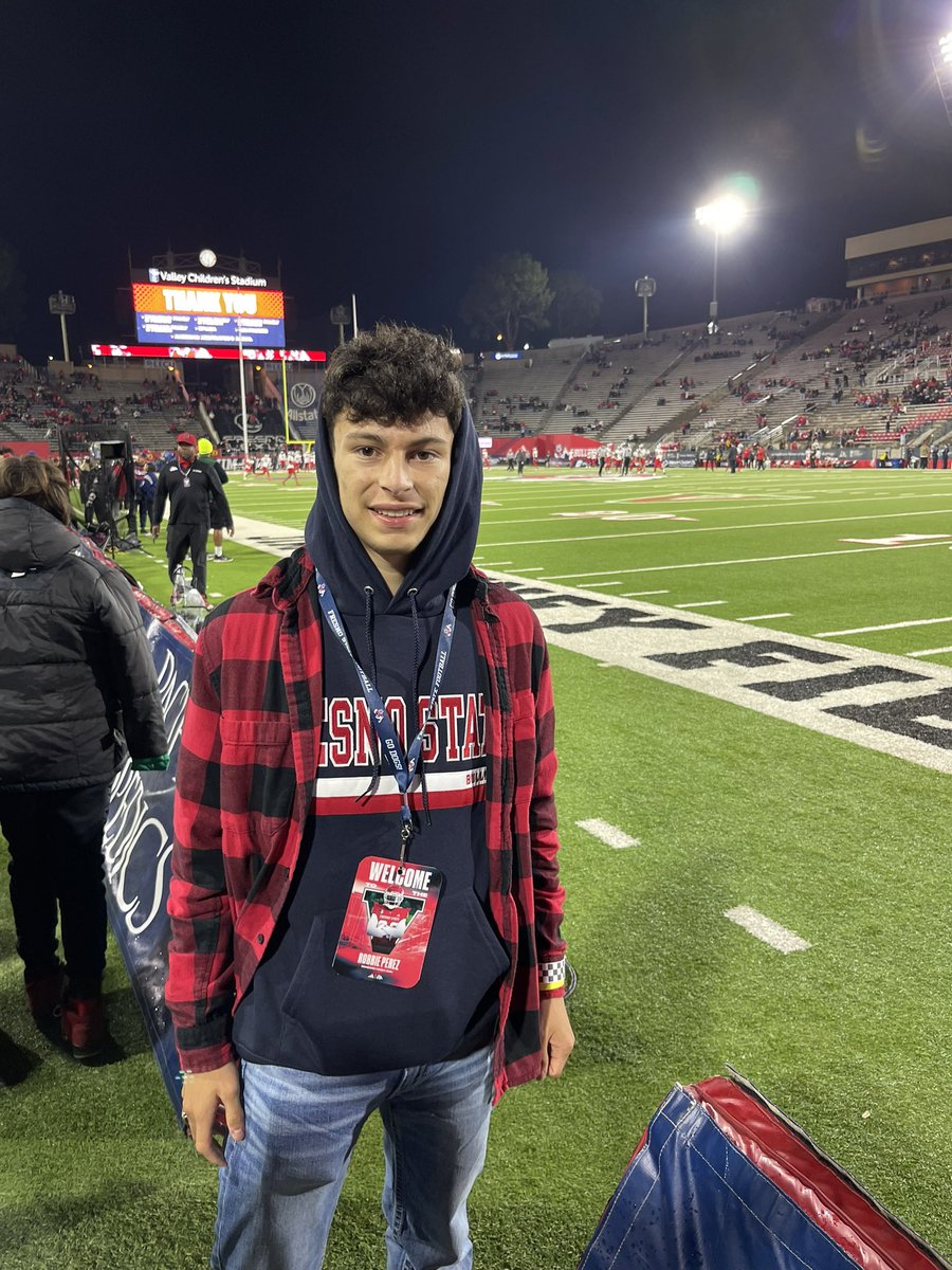 Had a great time last night watching <a href="/FresnoStateFB/">Fresno State Football</a> take on New Mexico wasnt a great outcome but very appreciative of @Iceman_Kicking for the invite and it was nice meeting him too!