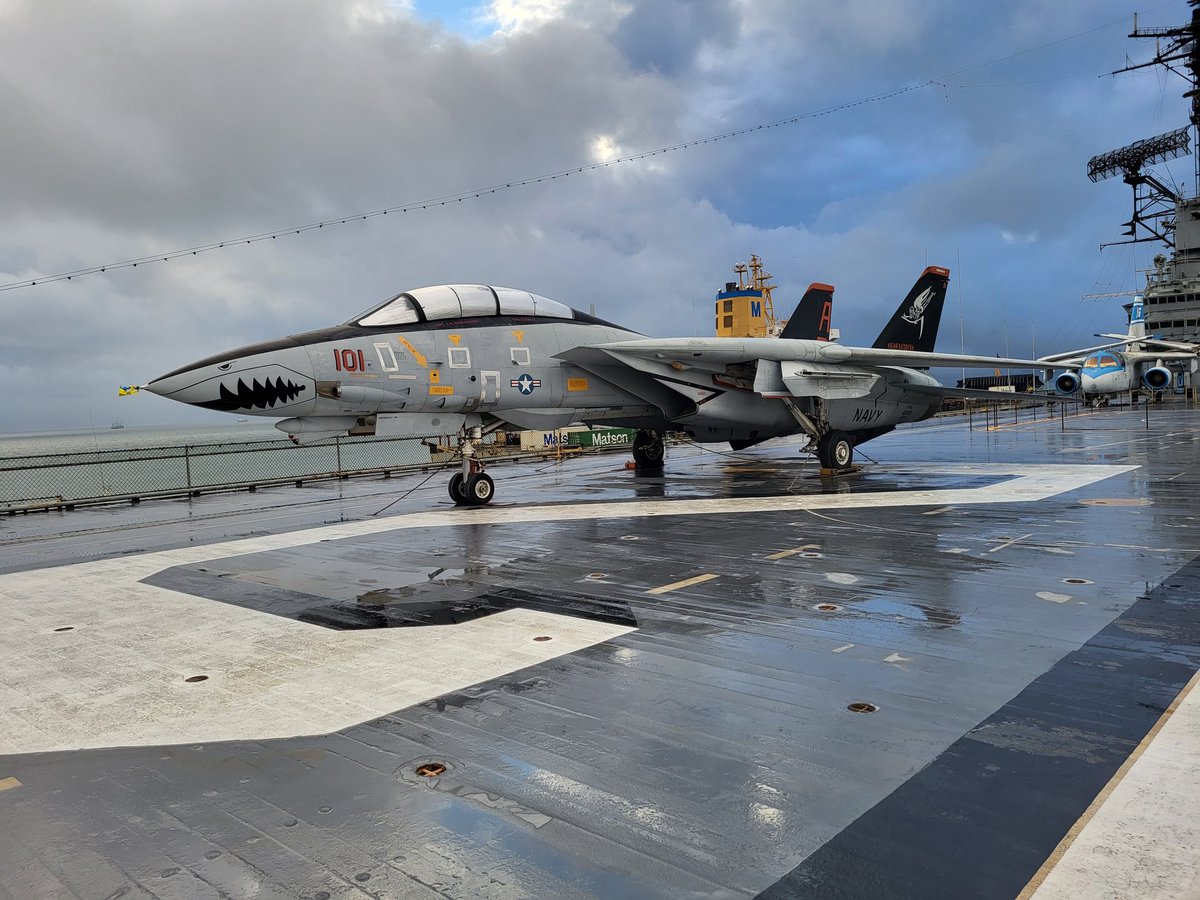 Not_a_Poptart's tweet photo. F-14 Tomcat of fighter squadron VFA-101, the "Grim Reapers", on the USS Hornet CV-12. https://t.co/Ylw3gcjMSS
