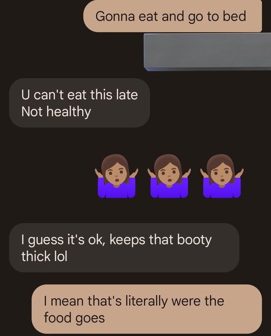 I think he wanna touch my booty??? https://t.co/r7squW2F7N