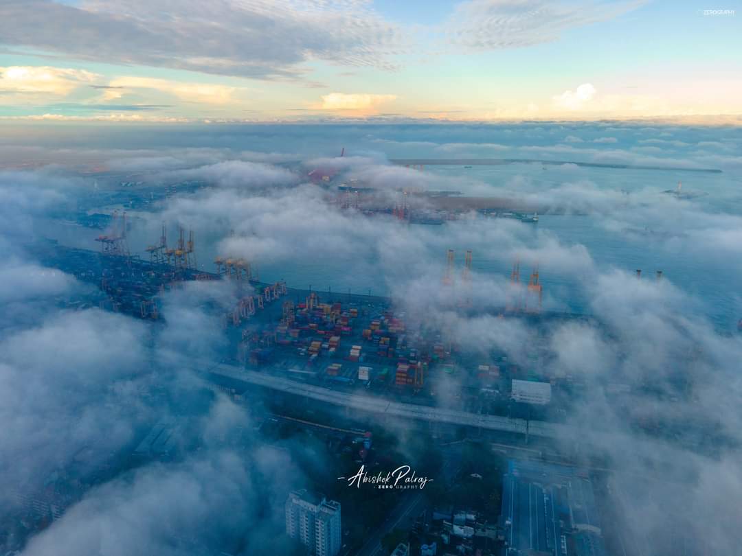 AzzamAmeen's tweet image. Colombo city wrapped in mist—pure magic!

📸 Abhishek Palraj