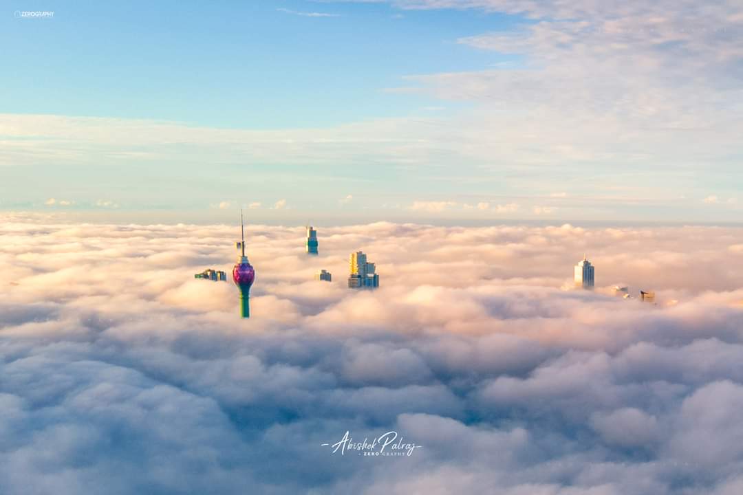 AzzamAmeen's tweet image. Colombo city wrapped in mist—pure magic!

📸 Abhishek Palraj