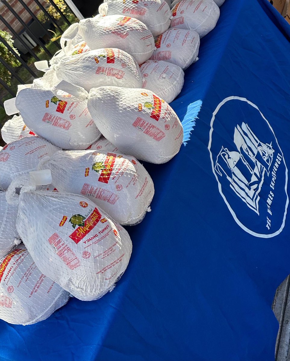 Gratitude fills my heart as I reflect on our 2nd annual Feed the Community event. With 100 turkeys, hot meals, and warm clothing distributed, it’s a testament to the power of community. Huge thanks to everyone involved, from volunteers to students, for making today truly special.