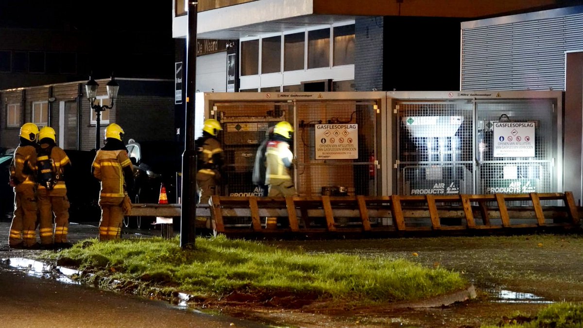 GLOCALmedia112's tweet image. HEERHUGOWAARD - Zuurstoftank van 300 liter spuit zaterdagavond leeg nadat slang afbreekt, straat afgezet, brandweer neemt serieus actie... 
Link in een reactie 👇 

#glocalmedia #prio1 #alkmaar