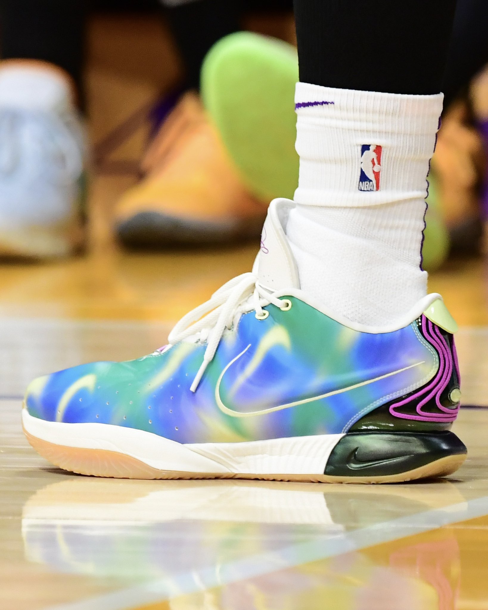 Complex Sneakers on X KingJames went off in the New Age of Sport Nike LeBron 21. https t Dq1SF9g9Fw X