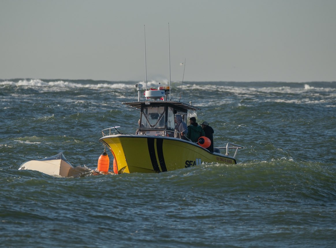 GSBImagesMBusch's tweet photo. A boat capsized outside Moriches Inlet today, luckily @SeaTow was right there and plucked three guys out, probably saving their lives.  #Morichesinlet #Longisland #NY @newsday @nypost #qualifiedcaptain https://t.co/VxExKS3R3Q