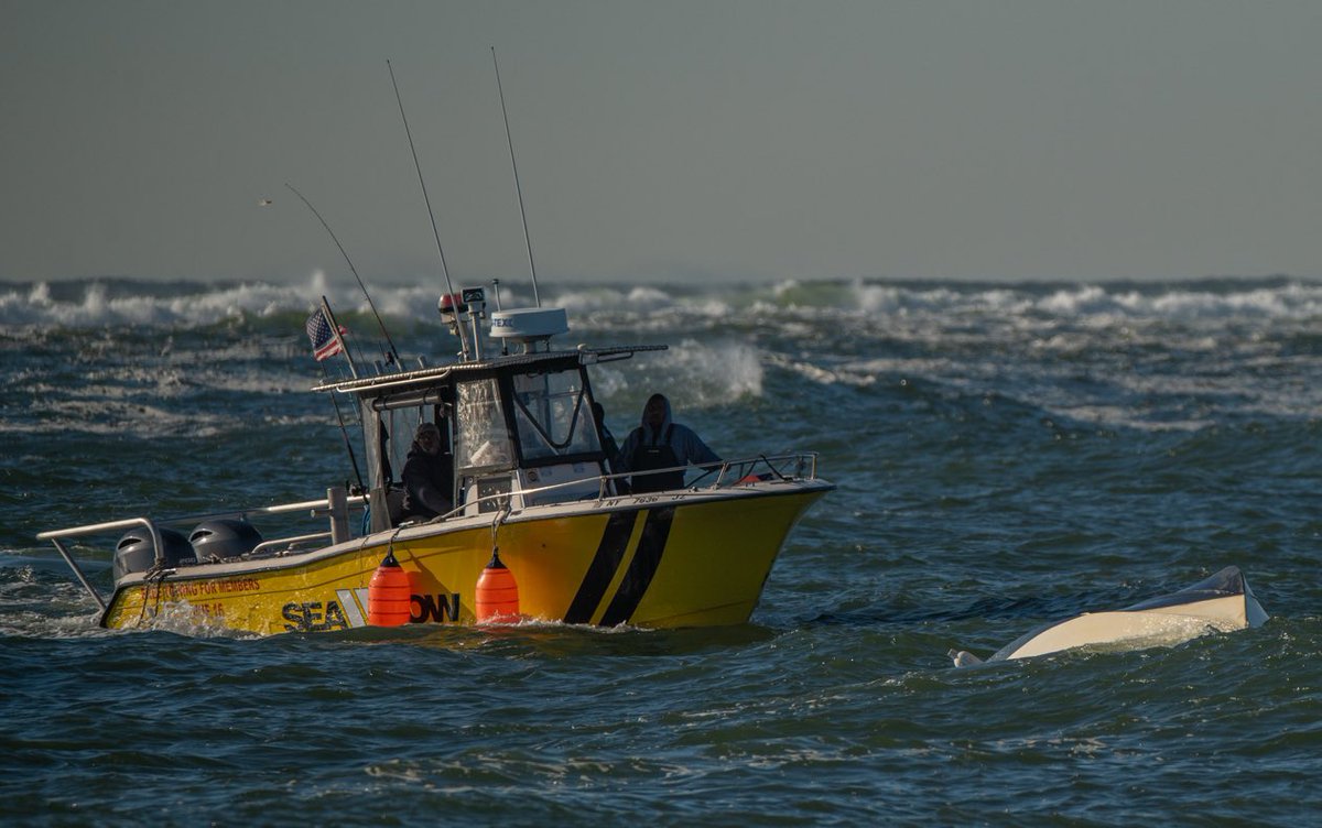 GSBImagesMBusch's tweet photo. A boat capsized outside Moriches Inlet today, luckily @SeaTow was right there and plucked three guys out, probably saving their lives.  #Morichesinlet #Longisland #NY @newsday @nypost #qualifiedcaptain https://t.co/VxExKS3R3Q