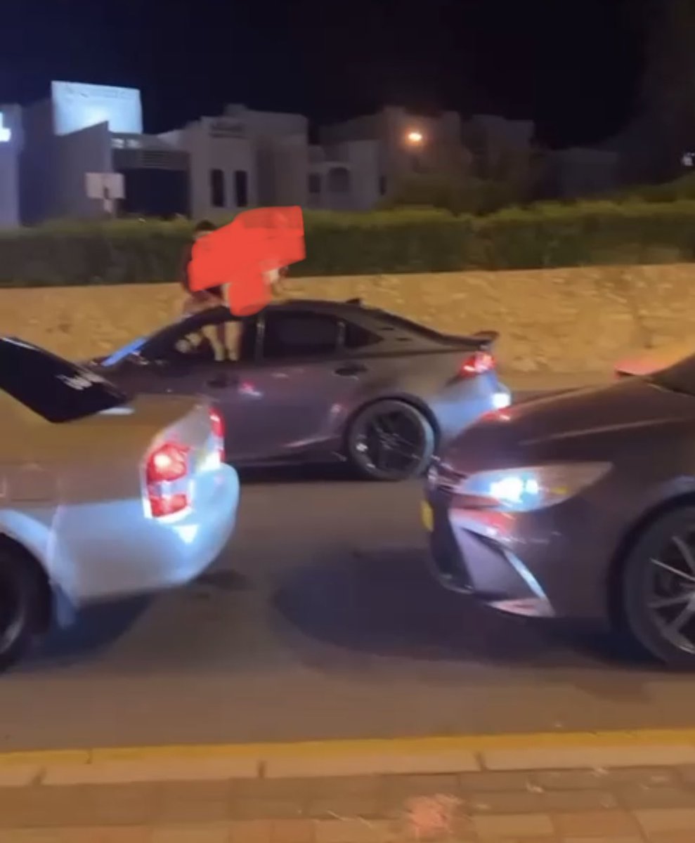 وصلني مقطع مخل بالآداب العامة في المجتمع وخادش للحياء !! ما هكذا الاحتفال بالعيد الوطني🤷‍♂️ اين اولياء الامور؟ نتمنى من الجهات المختصة إتخاذ الاجراءات القانونية والنظامية اللازمة <a href="/RoyalOmanPolice/">شرطة عُمان السلطانية</a> <a href="/oman_pp/">الادعاء العام</a>