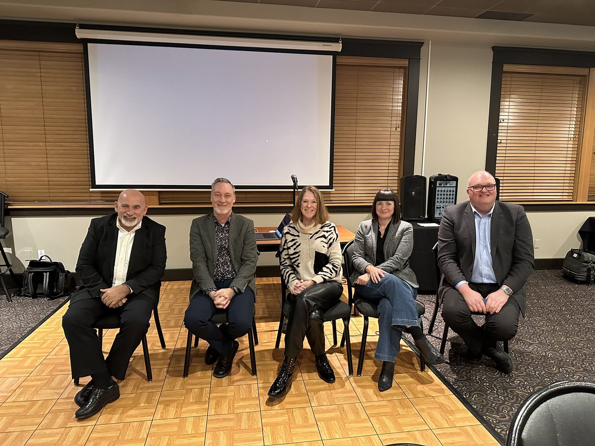 Huge thanks to Nara for leading the panel discussion with @dylanwiliam @LeytonSchnell @fayebrownlie @DownsTeresa to warps up our night of learning @SD27_CC @LenardonCheryl @BCSups @BCPVPA