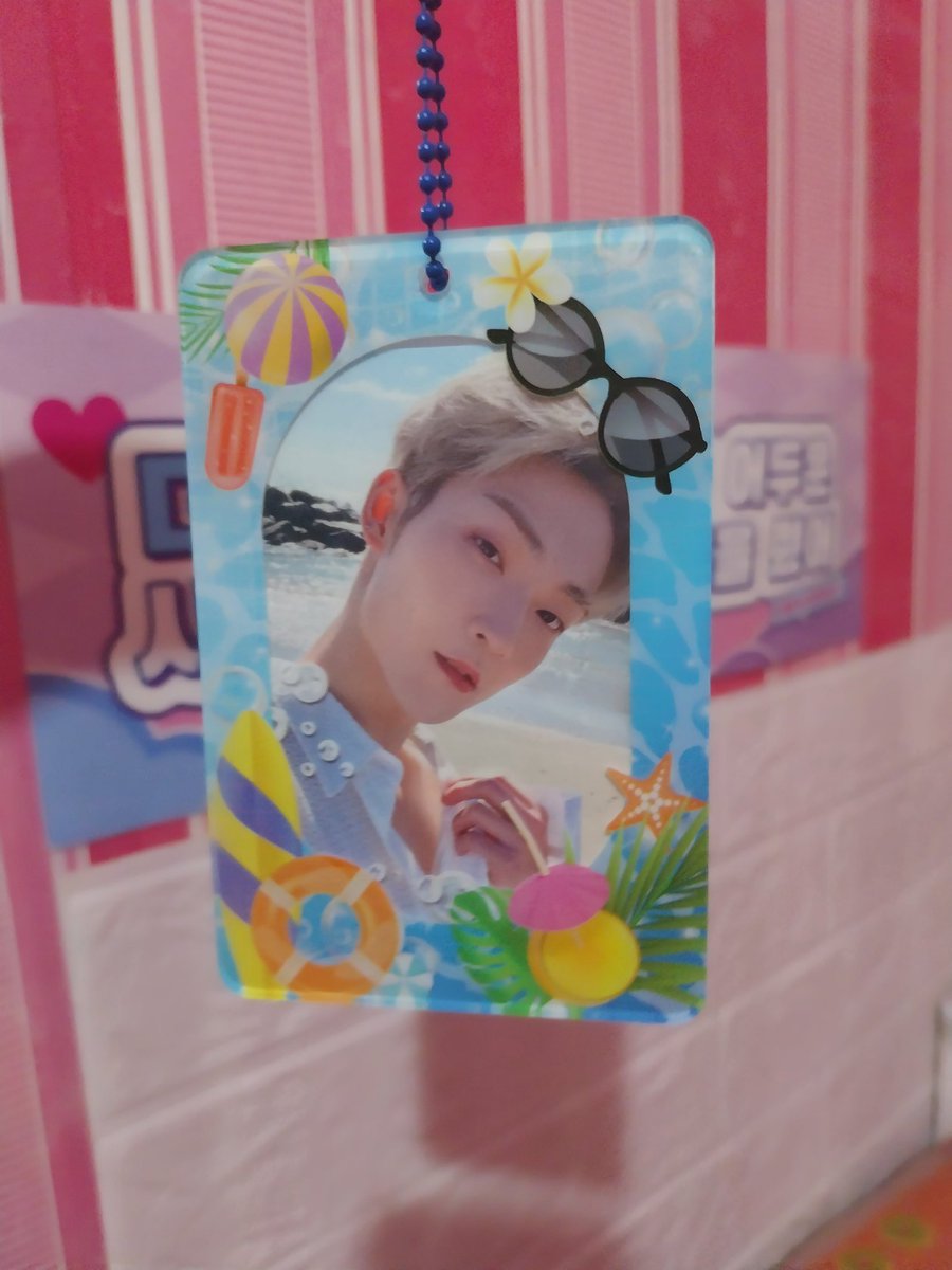 _journalaine's tweet photo. ft. acrylic holder from @thebstreetph ang cutie huhu https://t.co/GCKsq9fVPh
