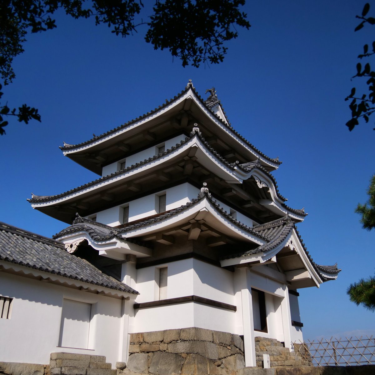 Visite du #parc des #ruines du #château de #Takamatsu

#LumixG9 #laowa7_5mm

instagram.com/p/Cz2yhcQLEFm/