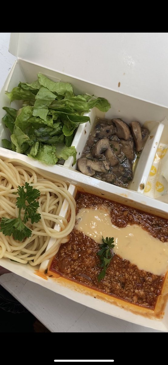 5days Yellow Fit Kitchen Challenge Startedddd!!
Day 1 Lunch: Cheesy Bolognese with Spaghetti🧀🍝

first impression di hari &amp; menu pertama: ENAAAAK! keren bgt lo sumpah <a href="/yellowfit_/">Yellow Fit Kitchen</a> 😍