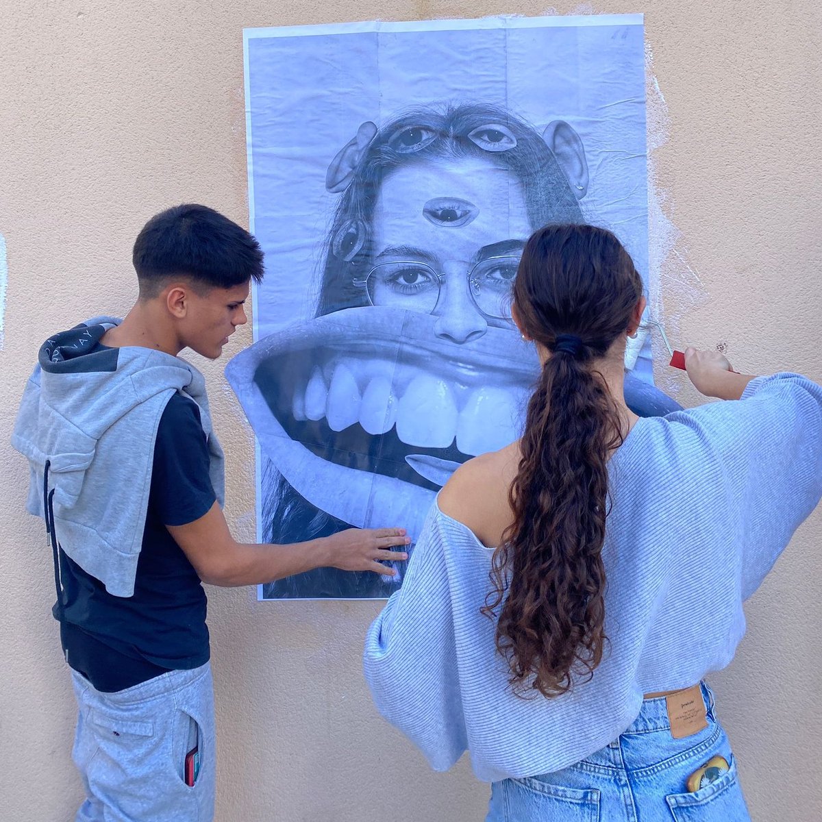 Alumnat de #CulturaAudiovisual ➕
Alumnes de l'<a href="/centreesclat/">Centre Educatiu Esclat</a>
_________________________________
 Projecte IDENTITATS.

Tota la info ⬇️
instagram.com/p/Czx9TDPsNxy/…

#CommouTE
#Bellvitge #ElGornal
#EducacióLH #LHEducació
#LHospitalet #LH
#ArtLH #LHArt