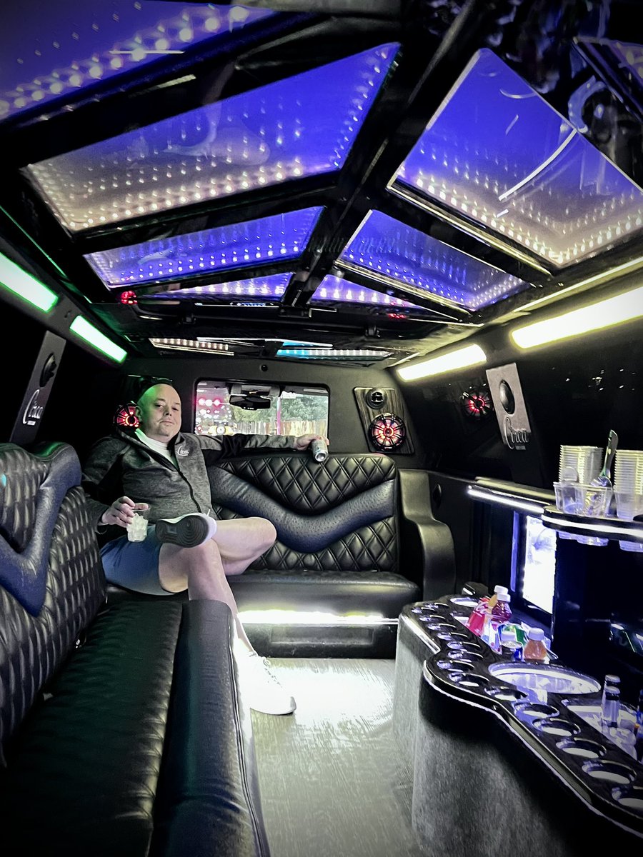 Leaving <a href="/CircaLasVegas/">Circa Las Vegas</a> is always bittersweet - it might be farewell for now, however we’ll see you again for the New Year’s Eve Black and White Ball ❤️ 

<a href="/DerekJStevens/">Derek Stevens</a> knows how to treat his patrons and the level of hospitality is unmatched.  He has an all-star team!

<a href="/billdcon/">William R. DeCourcy</a>