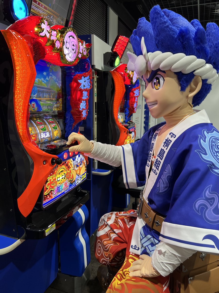 sanyobussan's tweet photo. 🔨11月22日は #大工さんの日🔨
SANYOの大工さんと言えばこの人❗️源さんも真剣勝負中です🎰🔥 
みなさんもぜひ遊んでくださいね😊✨
#スマスロ大工の源さん https://t.co/Wx2HjfLD0a