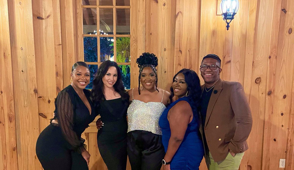 ashlie_ferrell's tweet photo. Congratulations @JonesDevyne on your union 💍💍! Love you and thank you for allowing me to be a part of this wonderful moment 💗 https://t.co/3dmEmrM3et