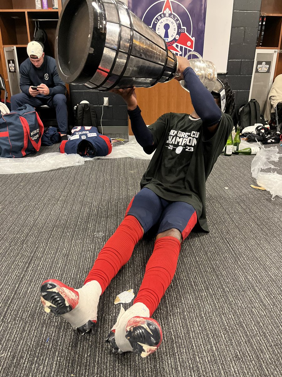 1ReginaldS's tweet photo. Thank you God  !!!! 
GREY CUP CHAMPION AND ROOKIE OF THE YEAR ! 💯❤️ https://t.co/Sx351zcPho