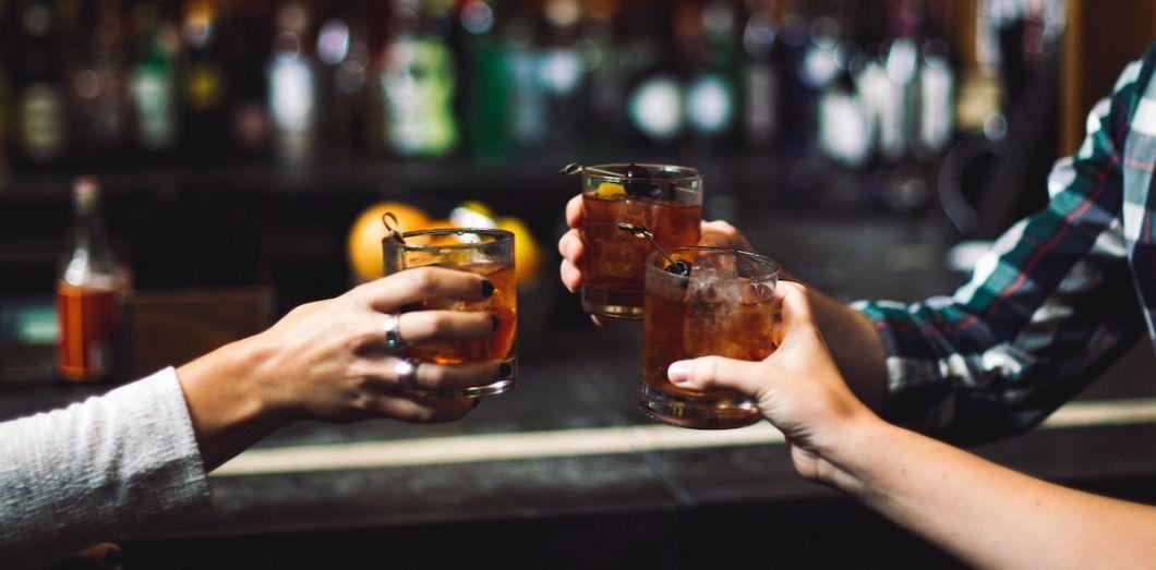 Slatefr's tweet image. À partir de quand peut-on se considérer alcoolique? slate.fr/societe/lexpli…