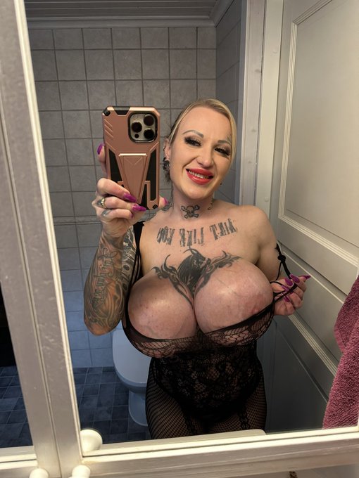 Mrs_Koriste’s pics and videos