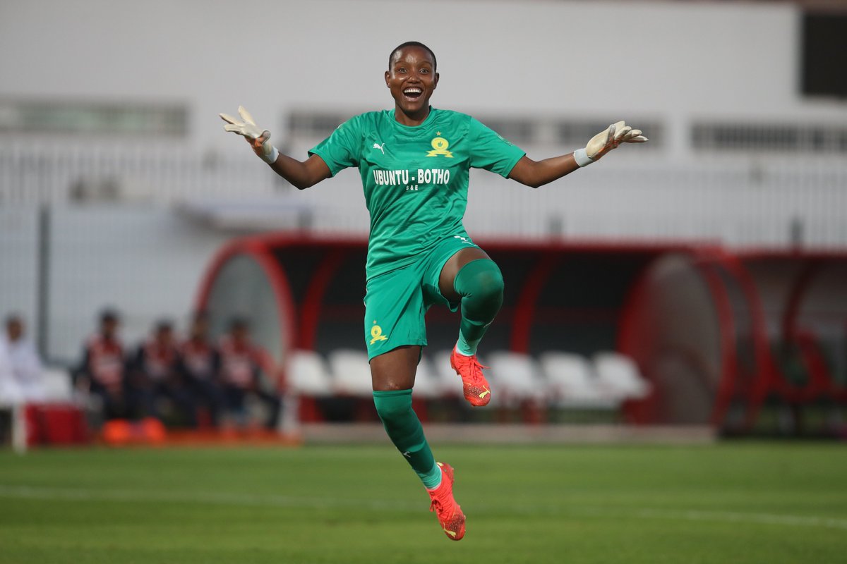 MS_Sharpeville's tweet photo. Andile Dlamini is the most successful and the greatest Goalkeeper of all time (GOAT)🐐 in South Africa, for both men and women.
Mamelodi Sundowns and Banyana Banyana are blessed to have you.
Hamba Wena Girl!!!
💛🇿🇦👆💛
#BanyanaBanyana 🇿🇦 #SundownsLadies 👆 https://t.co/laVJGbqsgA