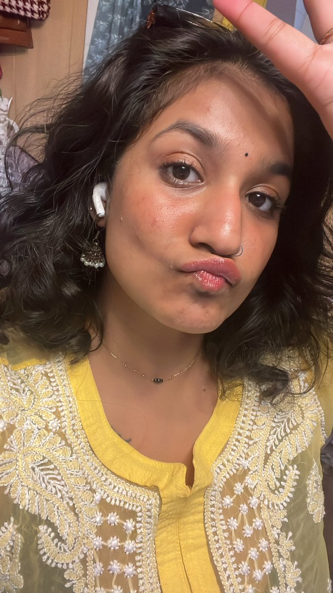 its_so_so_'s tweet photo. me and chikankari: a love affair https://t.co/KbXADPFNwi