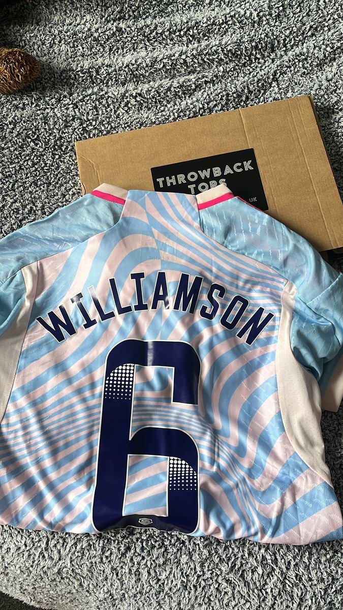 nicole_covo's tweet image. thank you!! @ThrowbackTops ❤️