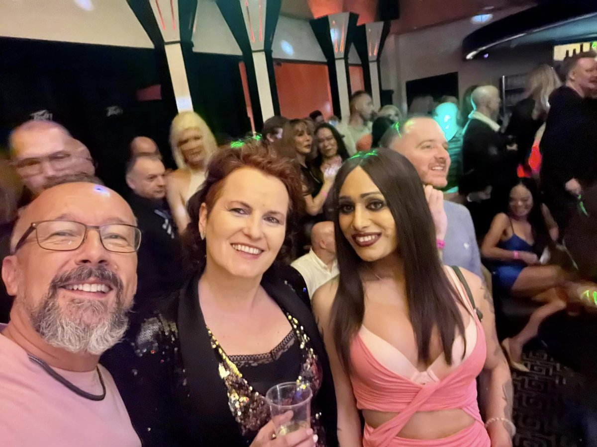 musiclibrarysfx's tweet photo. Unforgettable, monumental night at the @thewayoutclub #London, celebrating its 30th Anniversary with projection of @MyWayOutFilm included!! #Acorde #music #supervision https://t.co/fctwsKcGFb https://t.co/iswcM8KYwg