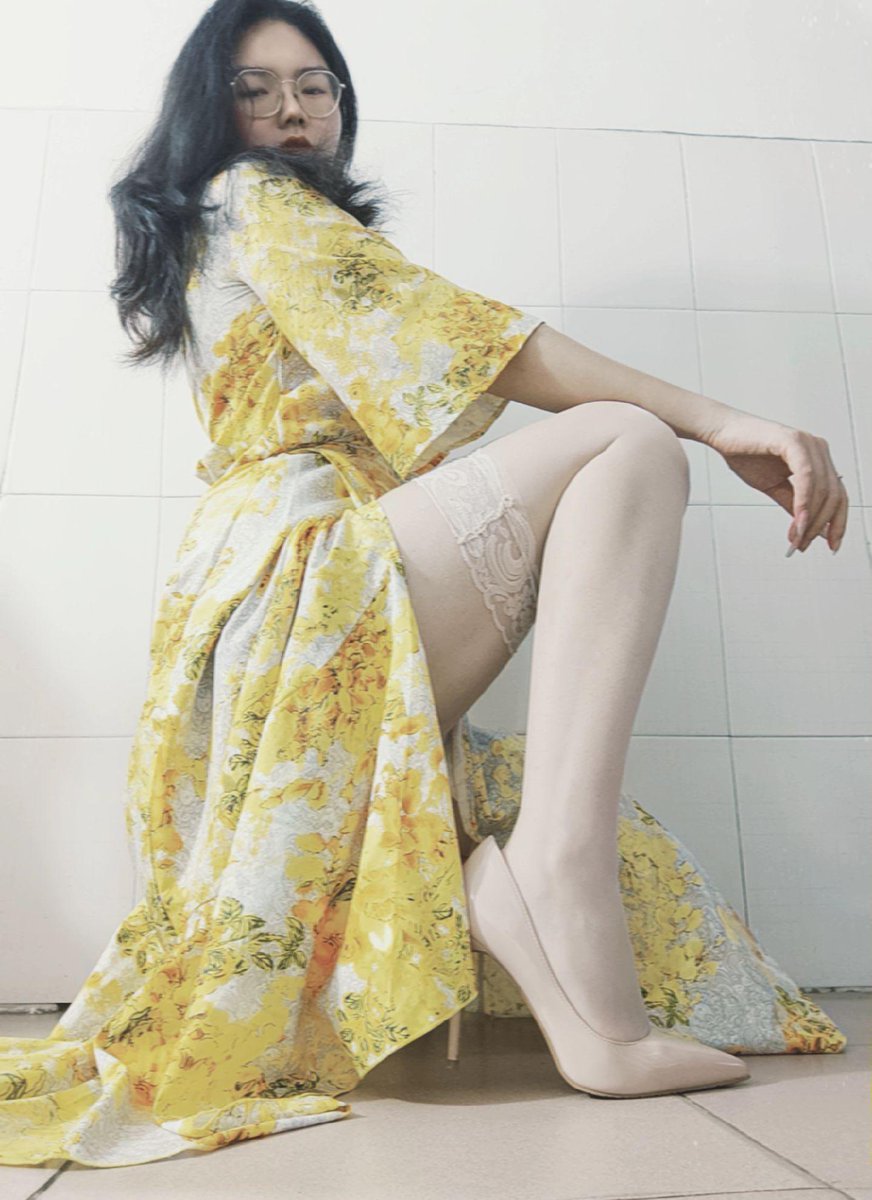 Sliyprincess's tweet photo. 一幅欠操的��情 #意淫 #反差婊 #黑丝 #骚货 #反差 #御姐 #高跟鞋 #美脚 #御姐 #性感 #少妇 #婊子 https://t.co/7vOBjLOJU1