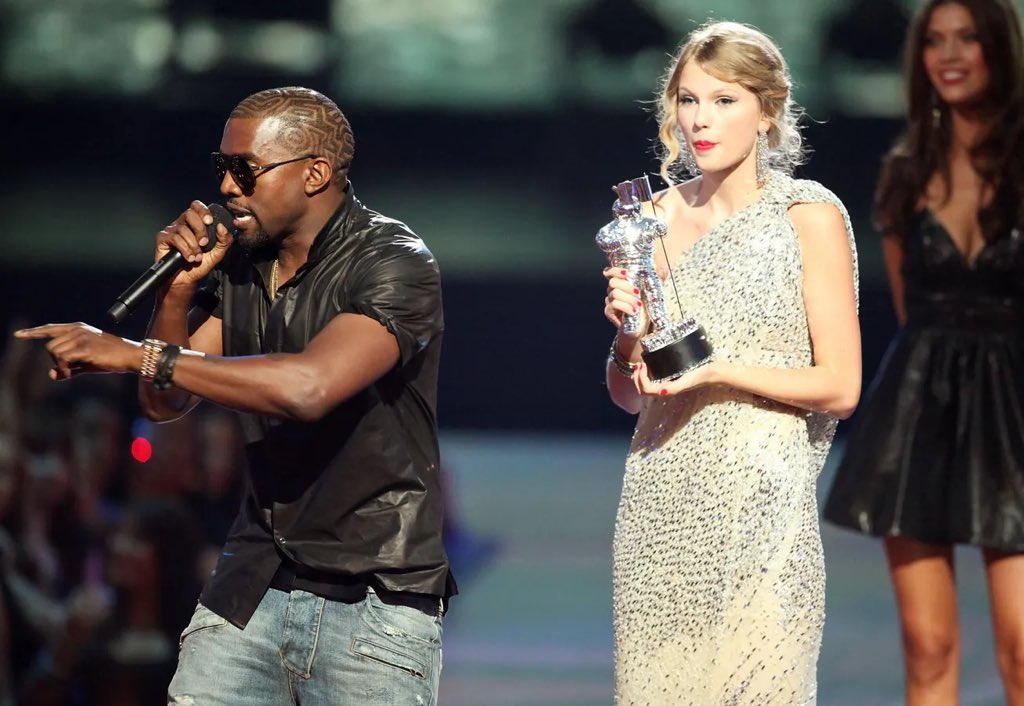 JoshMar7en's tweet photo. @robertkelly @bigjayoakerson ‘Imma let you finish, but Jay Oakerson had one of the best special of all time, of all time!’ https://t.co/j0shPwFMp2