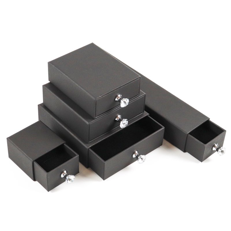 crownwinalice's tweet image. It's not just a packaging method; it's a way to showcase your jewelry.
Our drawer-style design enhances jewelry presentation, making your pieces even more eye-catching. #paperbox #drawerbox #paperboxfactory #giftboxcustom #jewelrybox #papercraftbox
