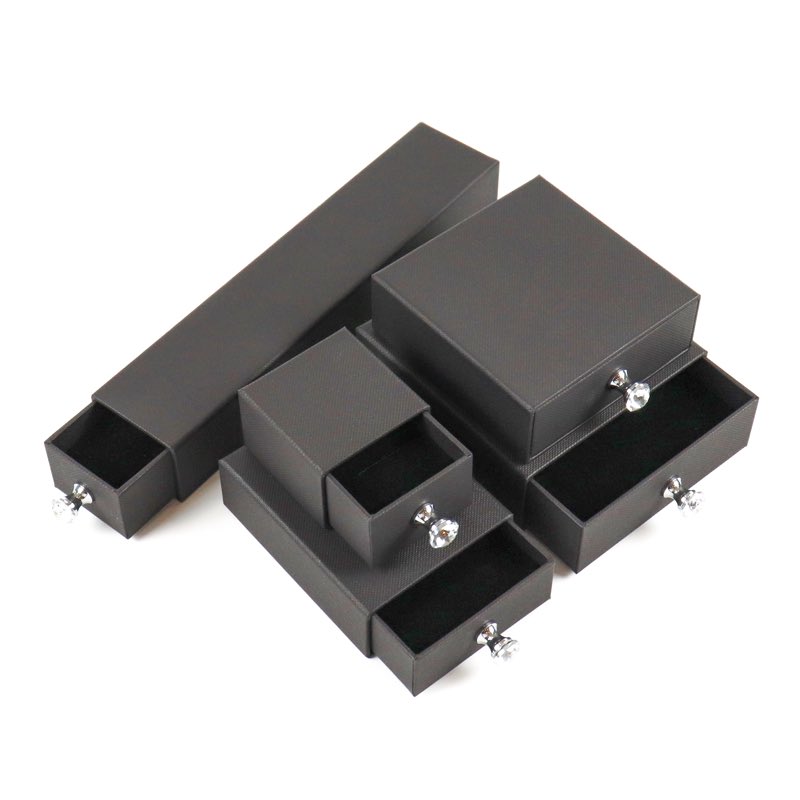 crownwinalice's tweet image. It's not just a packaging method; it's a way to showcase your jewelry.
Our drawer-style design enhances jewelry presentation, making your pieces even more eye-catching. #paperbox #drawerbox #paperboxfactory #giftboxcustom #jewelrybox #papercraftbox