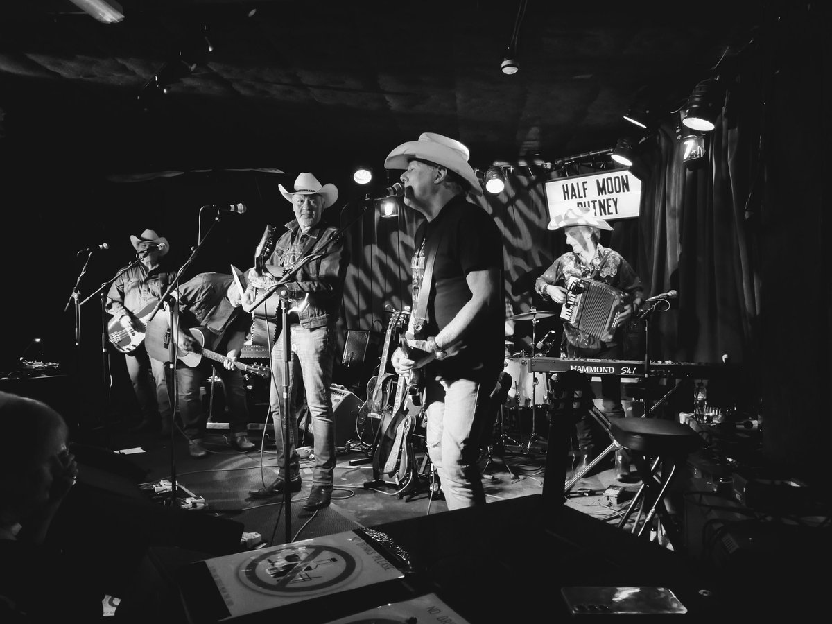 Such a fabulous weekend with beautiful friends &amp; great music <a href="/PaulYoungParlez/">Paul Young</a> @JamieMosesGtr <a href="/lospacaminoscom/">Los Pacaminos</a> <a href="/jackiev1712/">Jackie V</a> @JenDavison11 <a href="/TinaxReevesx/">Tina Reeves 🌻</a> <a href="/CallyL123/">Cally Langhurst</a>  <a href="/leaver_sharon/">Sharon Leaver 🤍</a> <a href="/HalfmoonPutney/">The Half Moon Putney</a> Can't wait till next time 🎸🎵🤠