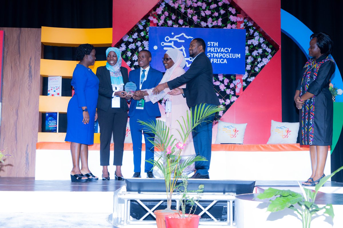 UnwantedWitness's tweet photo. IN PHOTO ๐ธ
Our Executive Director, @dcmukasa, accepting an accolade from representatives of @iuiuac Kampala Campus. In the frame with her are Ms. Fatuma Nakirayi, the team coordinator for the @PrivacyMoot winners, and Mr. Ssenyondo Hassan, Deputy Dean Faculty of Law
๐งต{1/6} https://t.co/hyYCpLmQiR