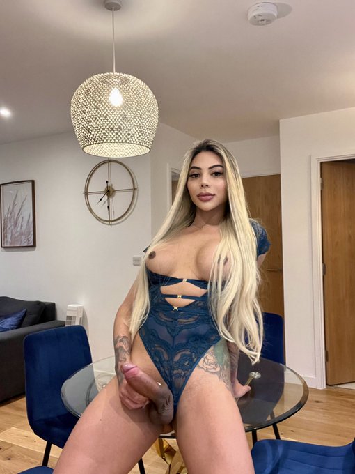 Morning loves 🫦  https://t.co/pLuEsKvmUC https://t.co/f43NINc8zN