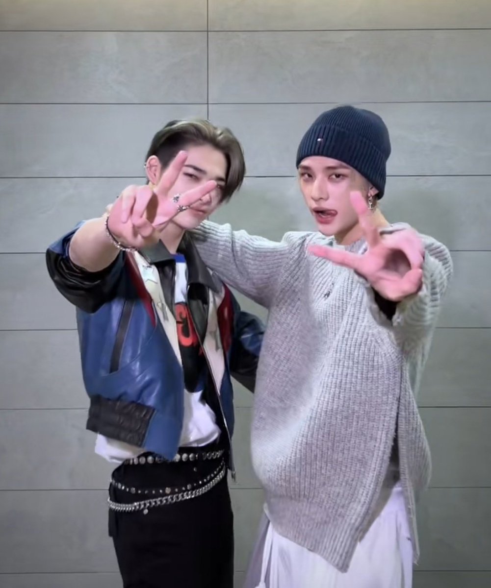 nrkdaily's tweet photo. ni-ki was talking about hyunjin! 😭 

🐥: it's with someone that i really wanted to film with. it came out really well. i watched a lot of videos and researched a lot about this person. please wait for it! 
🐥: he is a really nice and cool sunbae. https://t.co/5XLEzxcQag