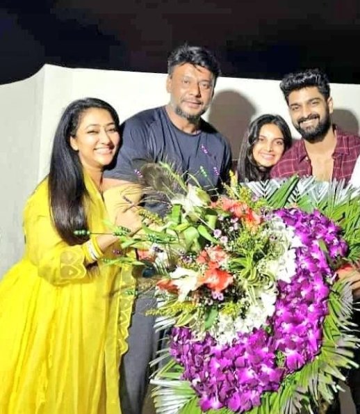 JoshiSripriya's tweet image. Happy Anniversary #NagaShourya 🥳❤️. Both of you be happy forever together. 
@IamNagashaurya

Best wishes from all #DBoss Fans 

#BossOfSandalwood #Kaatera 
#ChallengingStarDarshan